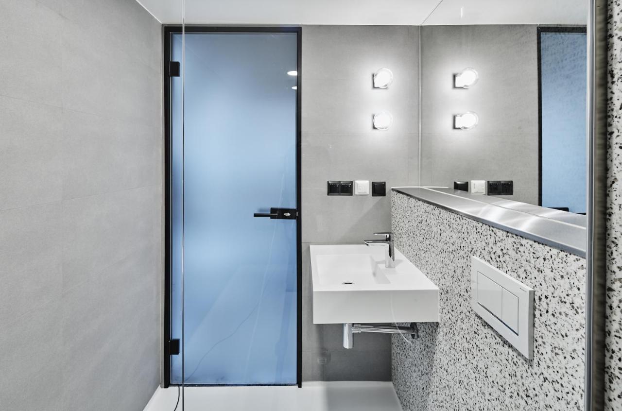 New Port - Premium Floating Aparthotel Краков Экстерьер фото