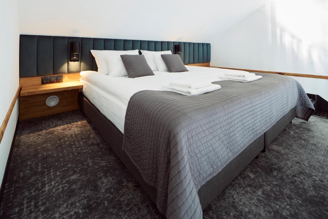New Port - Premium Floating Aparthotel Краков Экстерьер фото
